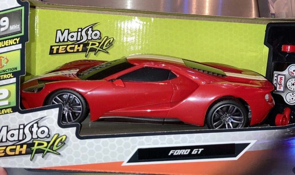Maisto Tech R/C 1:24 Street Series Ford GT Remote‎ Control Car, Red